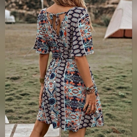 SHEIN ~ Women’s multi-colored BOHO lightweight dress w/short flutter sleeves - Picture 4 of 8